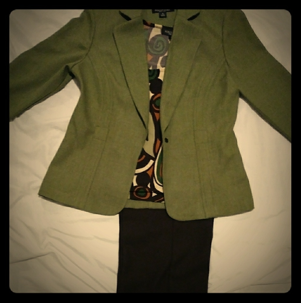 Pants suit